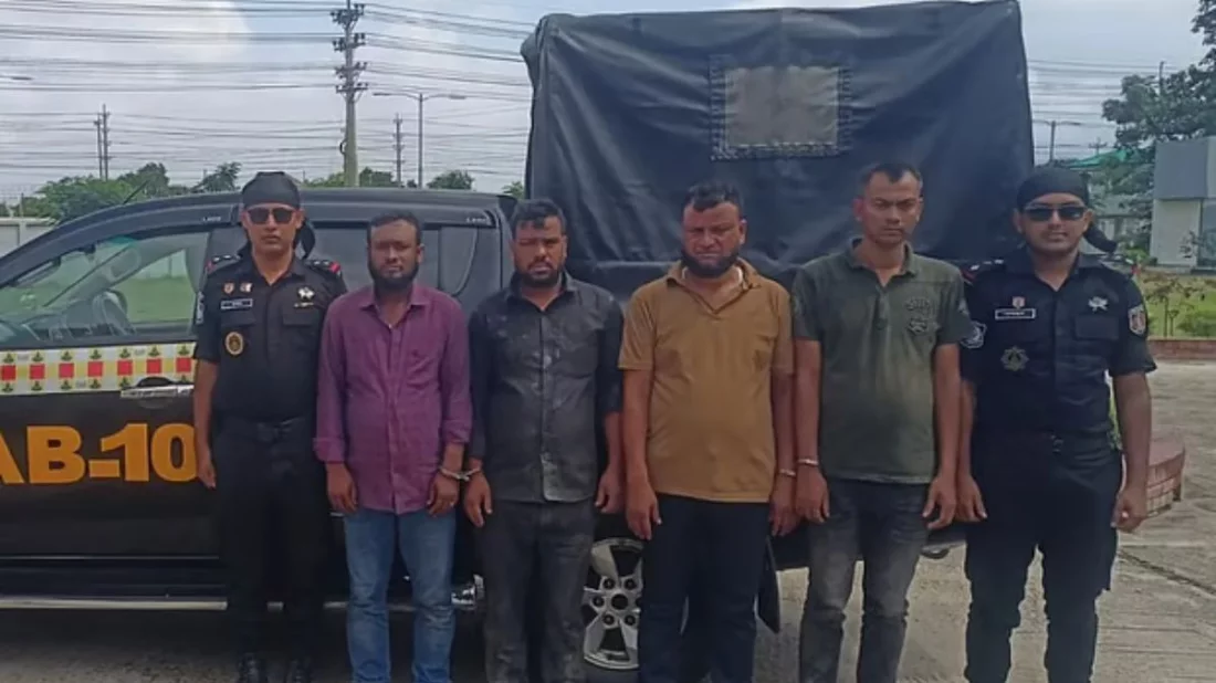 ডাকাতির প্রস্তুতিকালে ভুয়া র‍্যাবকে গণধোলাই, আসল র‍্যাবকেও পেটাল জনতা